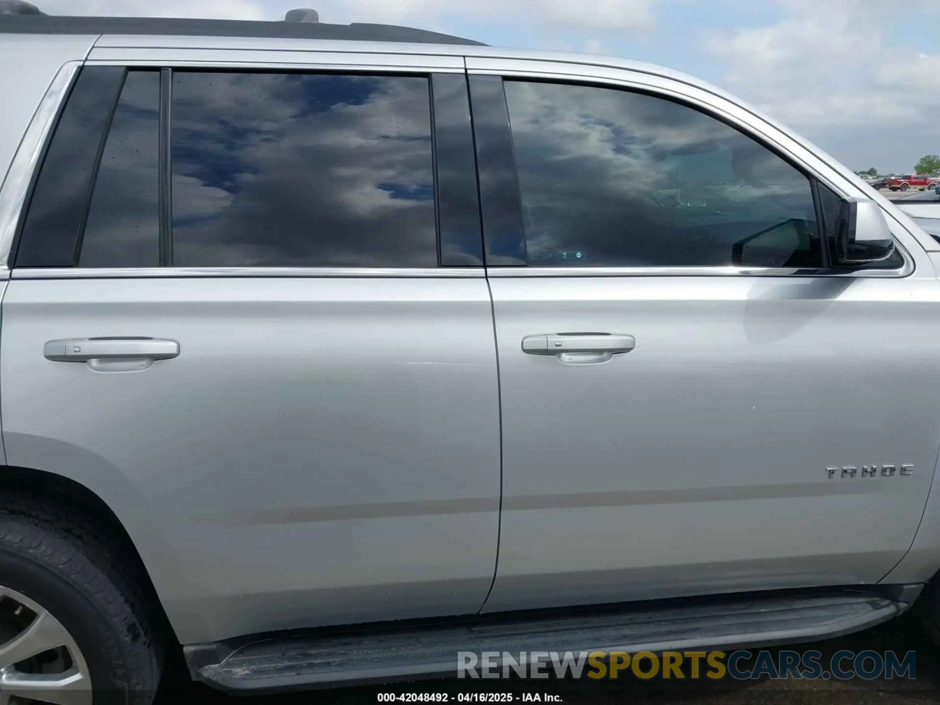 14 fotografías del automóvil dañado 1GNSCBKC7KR326466 CHEVROLET TAHOE 2019