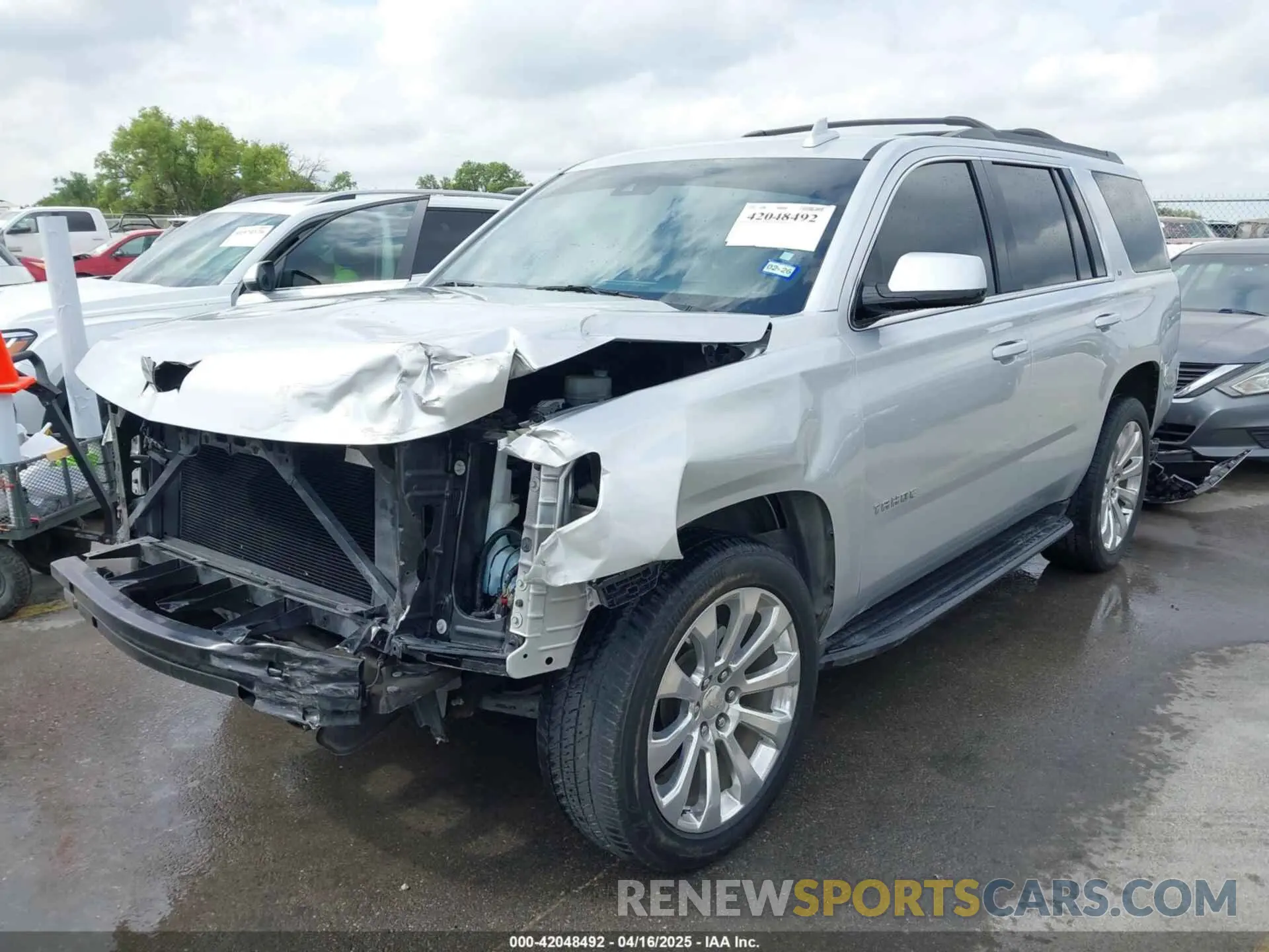 2 fotografías del automóvil dañado 1GNSCBKC7KR326466 CHEVROLET TAHOE 2019