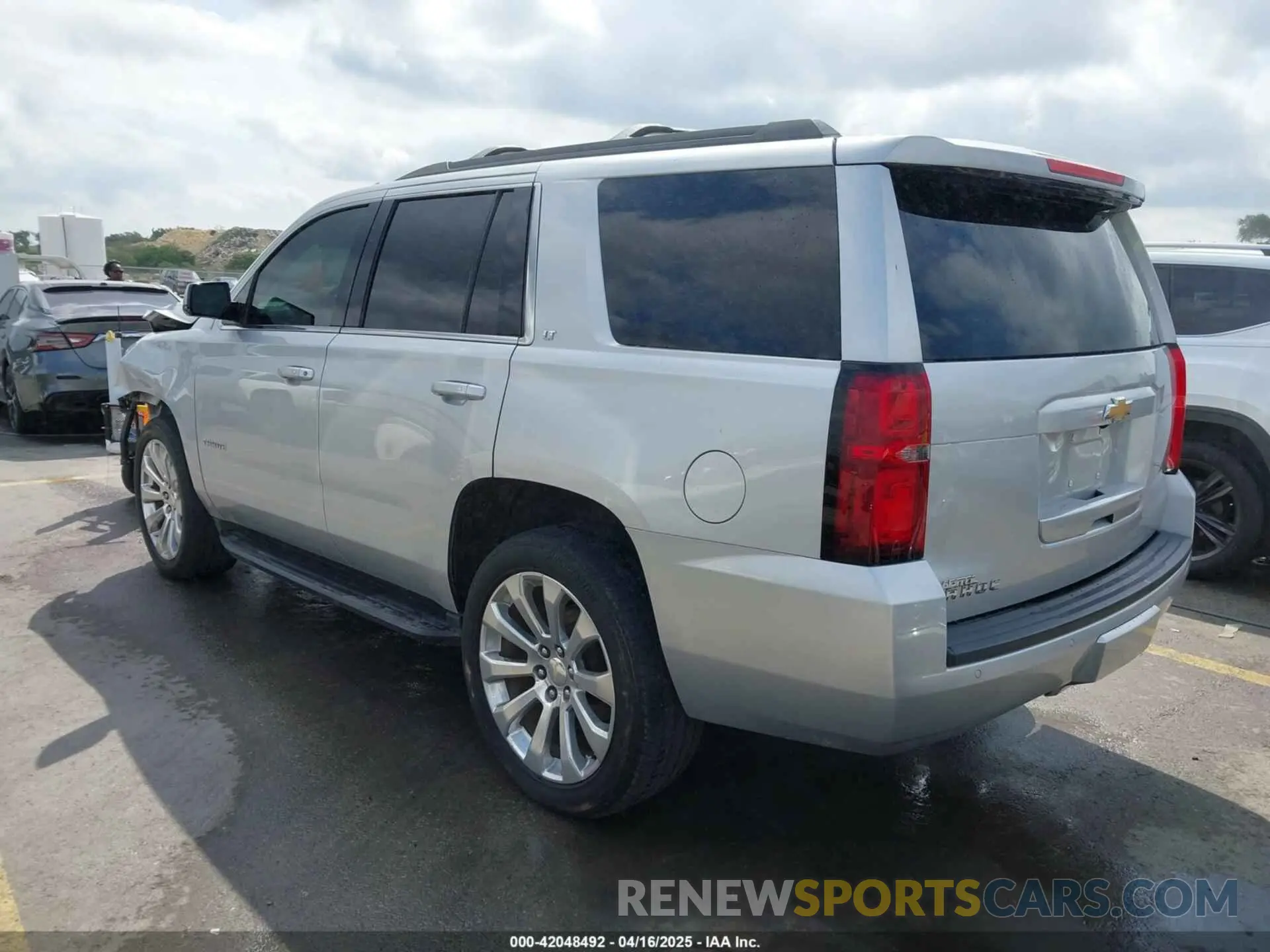 3 fotografías del automóvil dañado 1GNSCBKC7KR326466 CHEVROLET TAHOE 2019