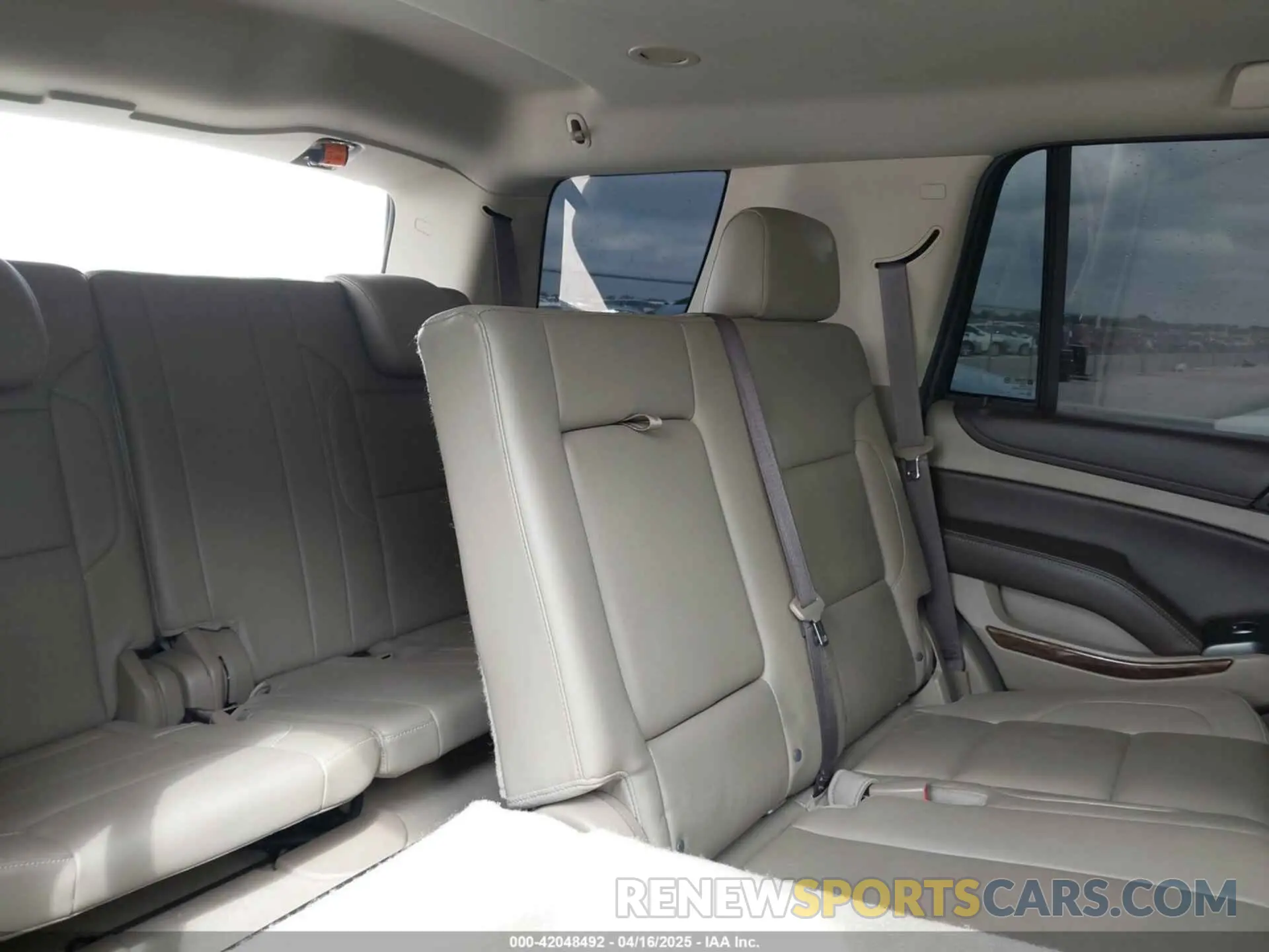 8 fotografías del automóvil dañado 1GNSCBKC7KR326466 CHEVROLET TAHOE 2019