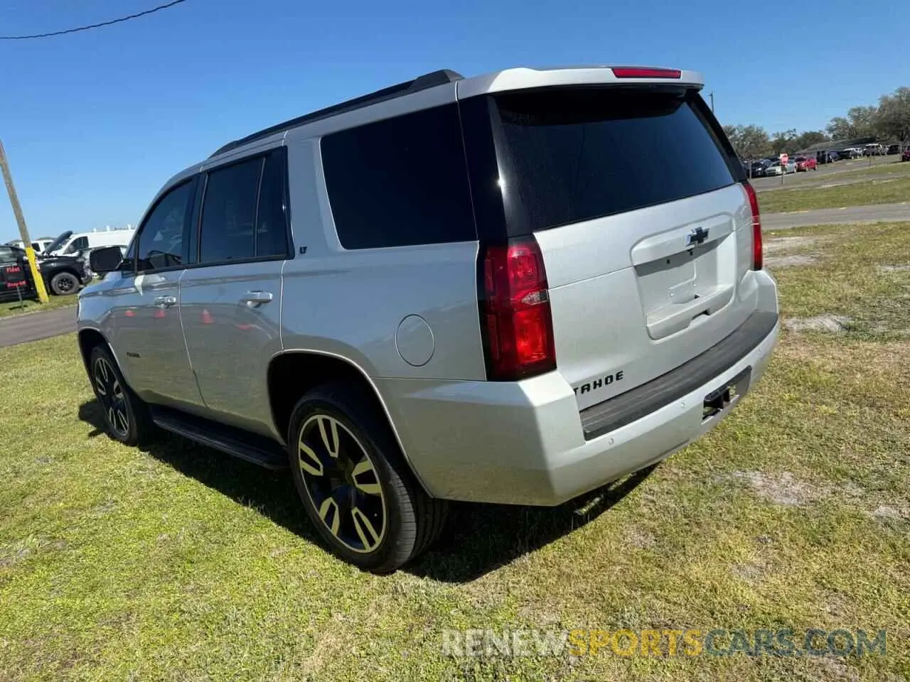 3 fotografías del automóvil dañado 1GNSCBKC9KR119772 CHEVROLET TAHOE 2019