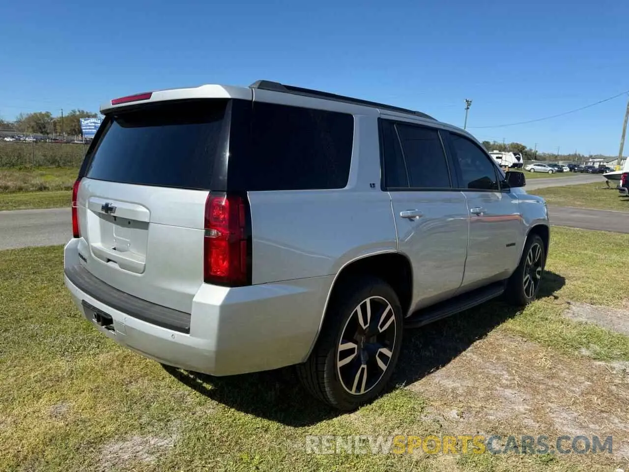 4 fotografías del automóvil dañado 1GNSCBKC9KR119772 CHEVROLET TAHOE 2019