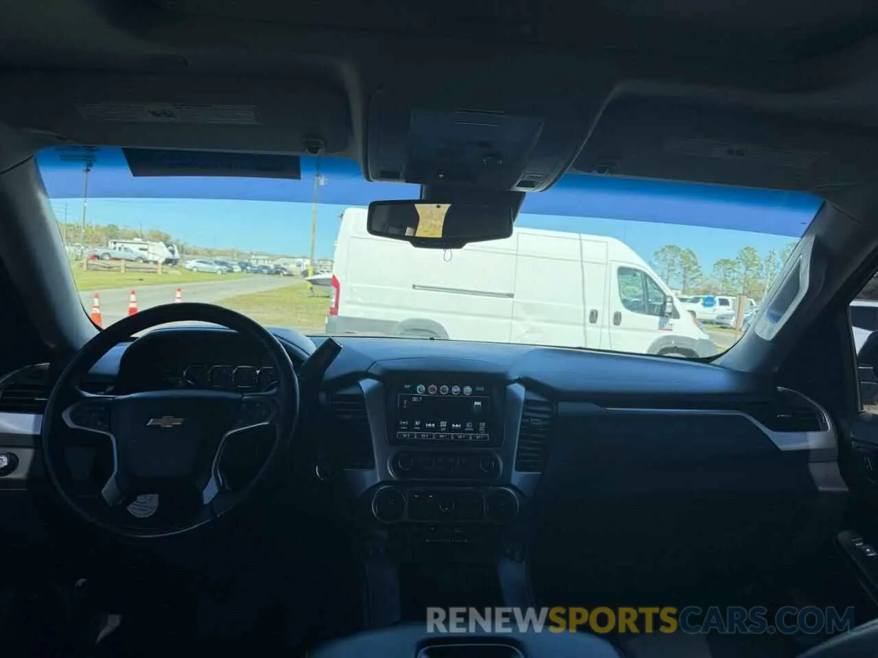 9 fotografías del automóvil dañado 1GNSCBKC9KR119772 CHEVROLET TAHOE 2019
