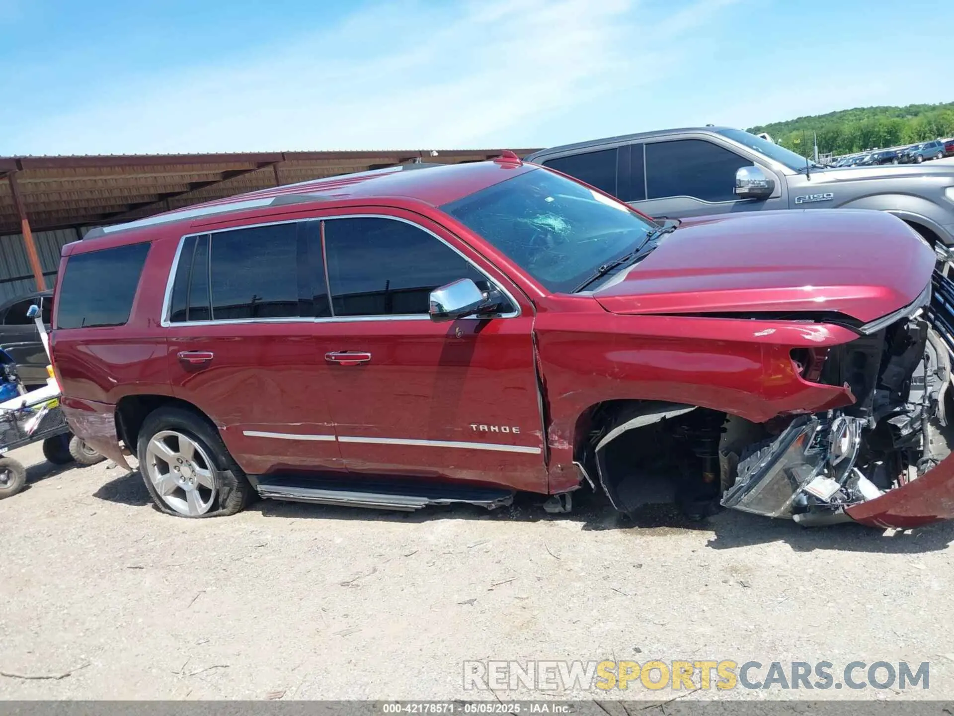 12 fotografías del automóvil dañado 1GNSCCKC2KR173999 CHEVROLET TAHOE 2019