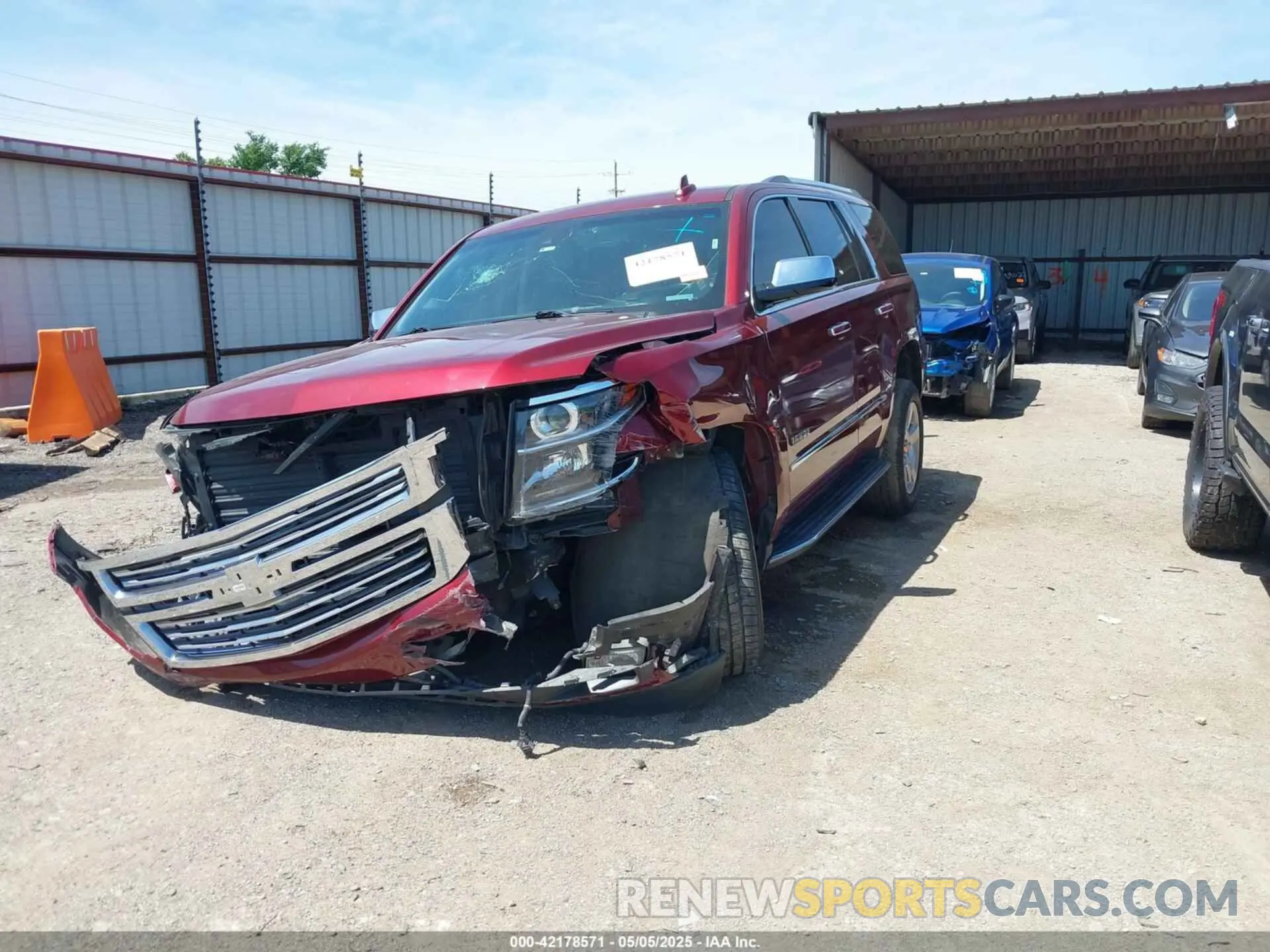 2 fotografías del automóvil dañado 1GNSCCKC2KR173999 CHEVROLET TAHOE 2019