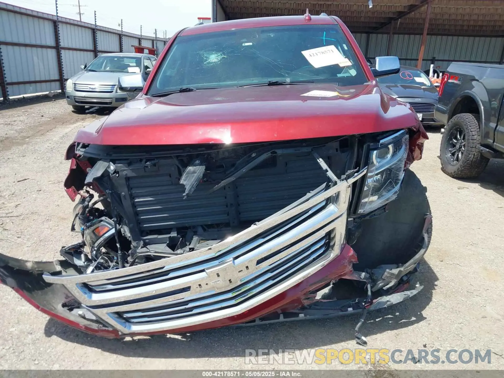 6 fotografías del automóvil dañado 1GNSCCKC2KR173999 CHEVROLET TAHOE 2019