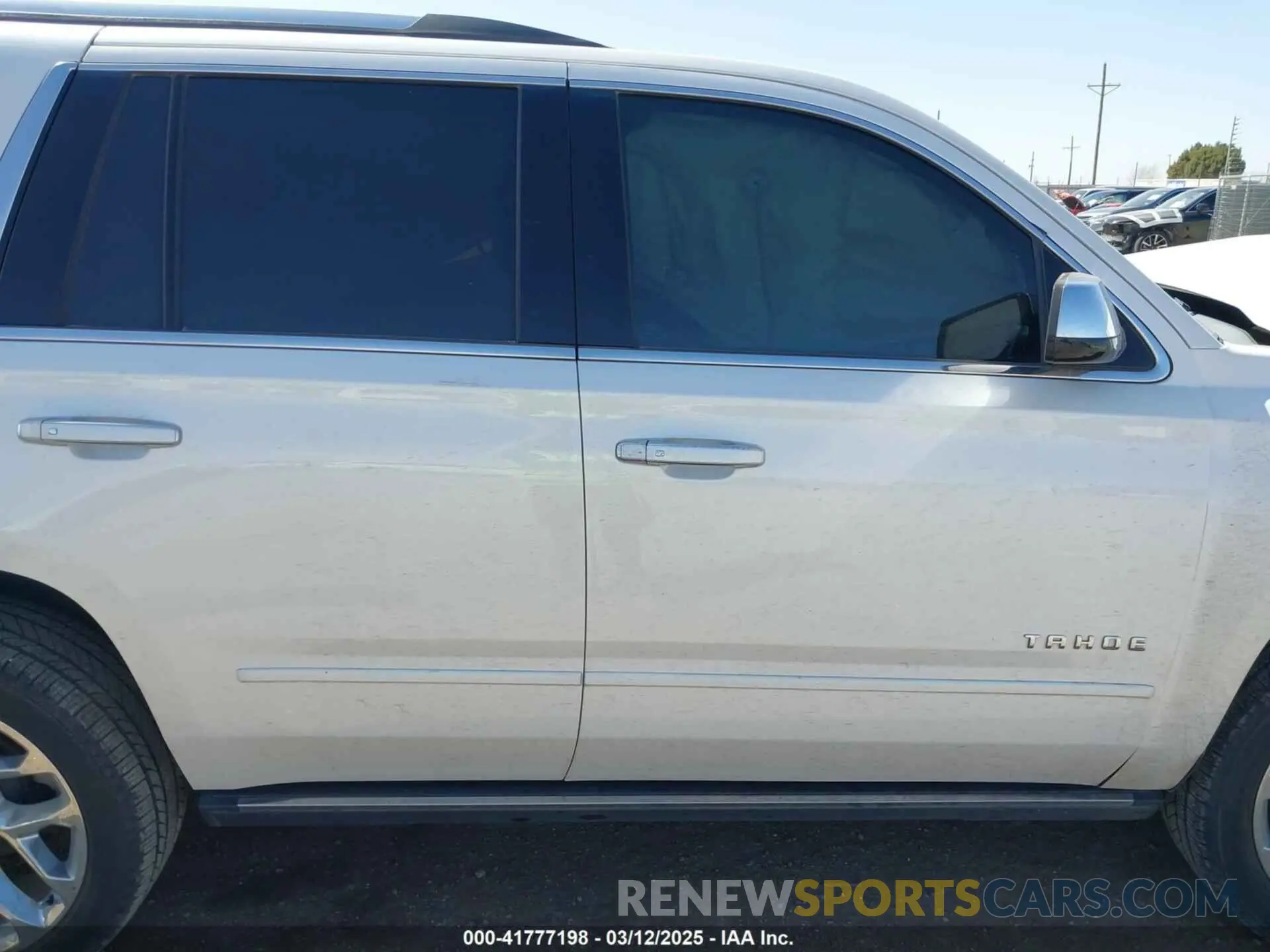 13 fotografías del automóvil dañado 1GNSCCKC9KR256636 CHEVROLET TAHOE 2019