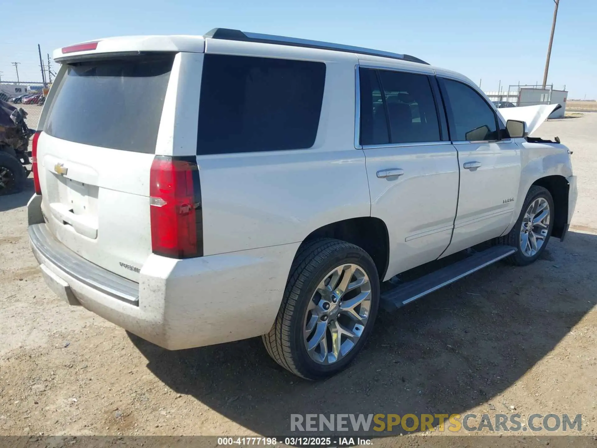 4 fotografías del automóvil dañado 1GNSCCKC9KR256636 CHEVROLET TAHOE 2019