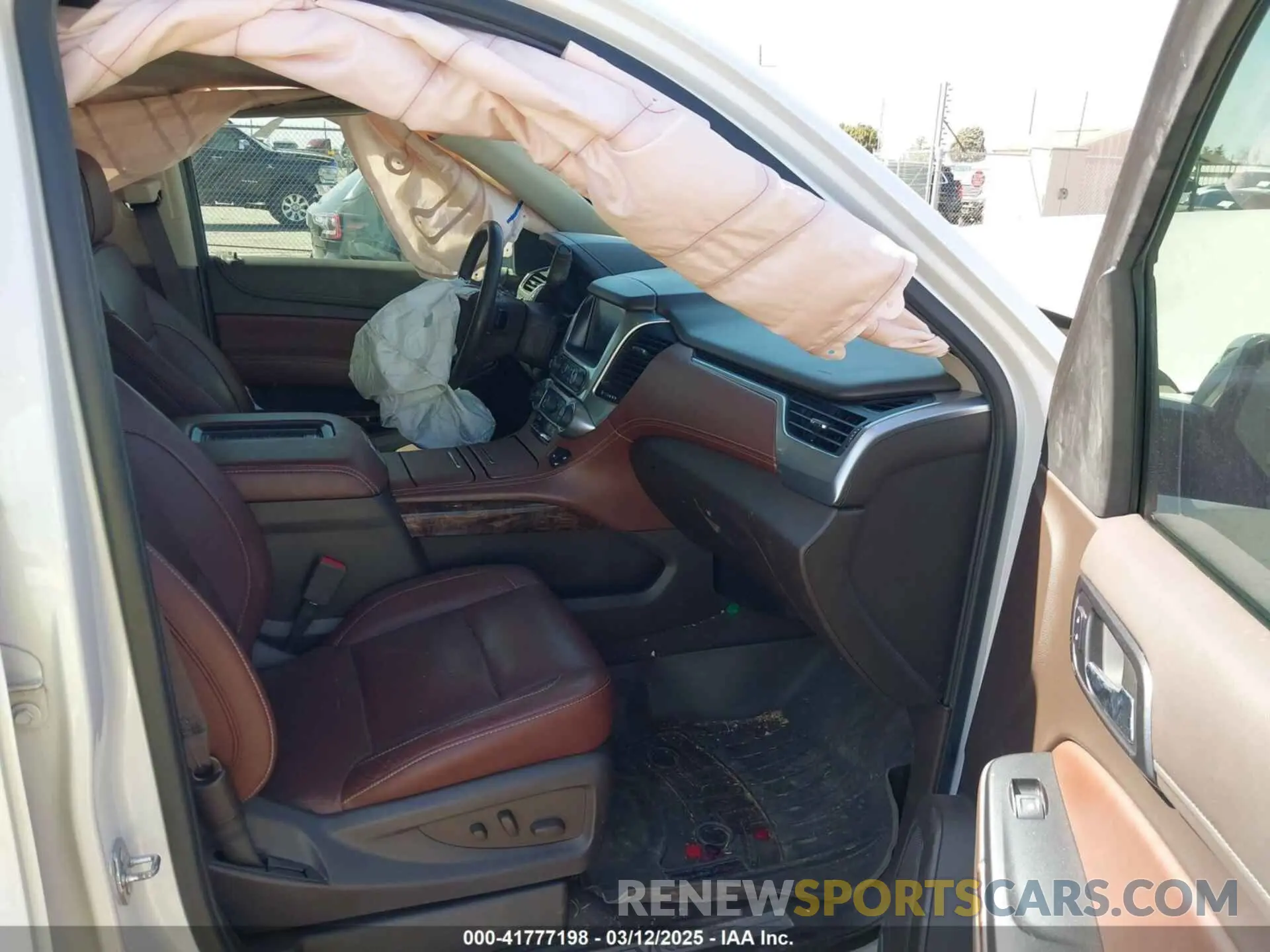 5 fotografías del automóvil dañado 1GNSCCKC9KR256636 CHEVROLET TAHOE 2019