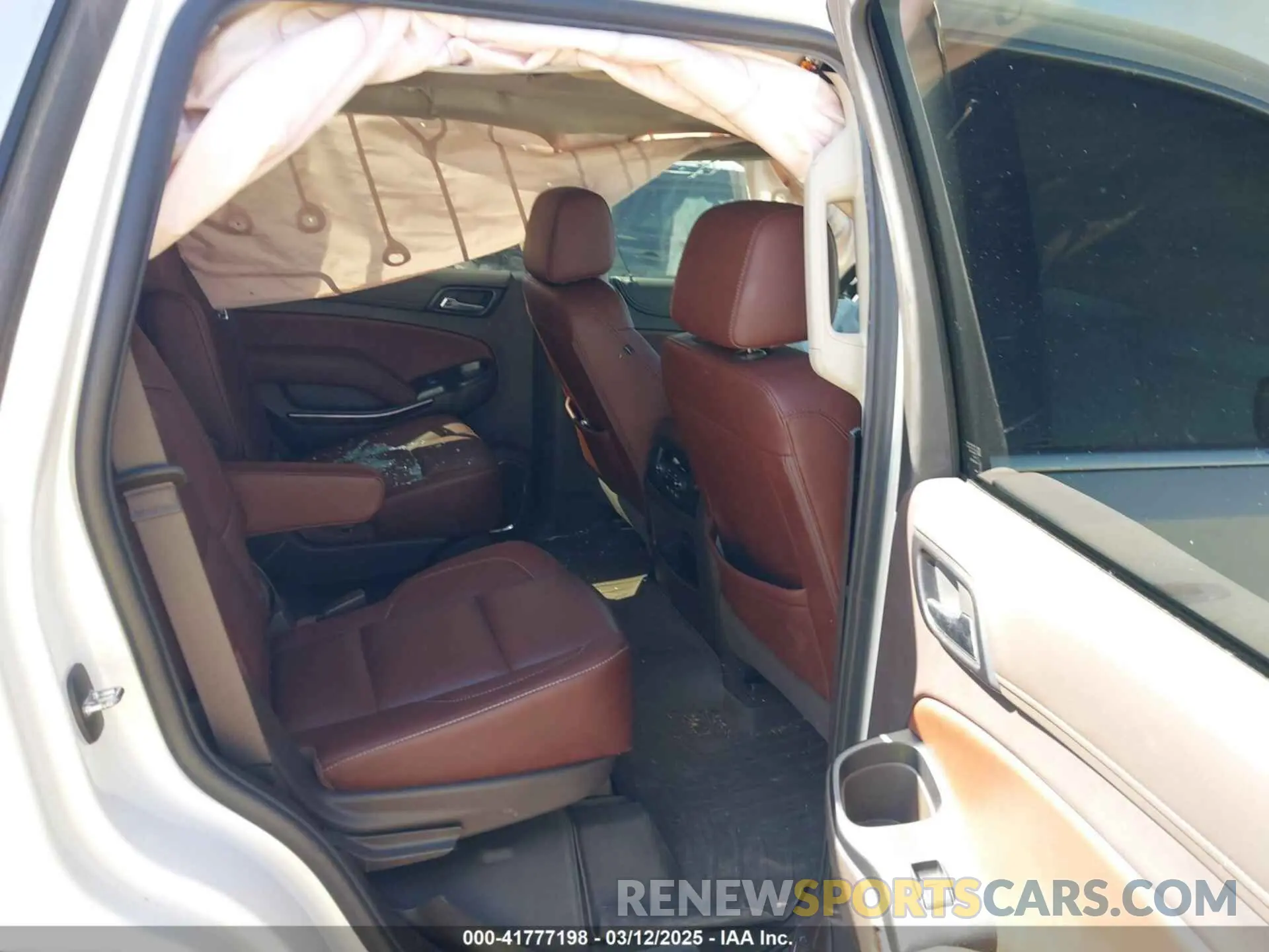 8 fotografías del automóvil dañado 1GNSCCKC9KR256636 CHEVROLET TAHOE 2019