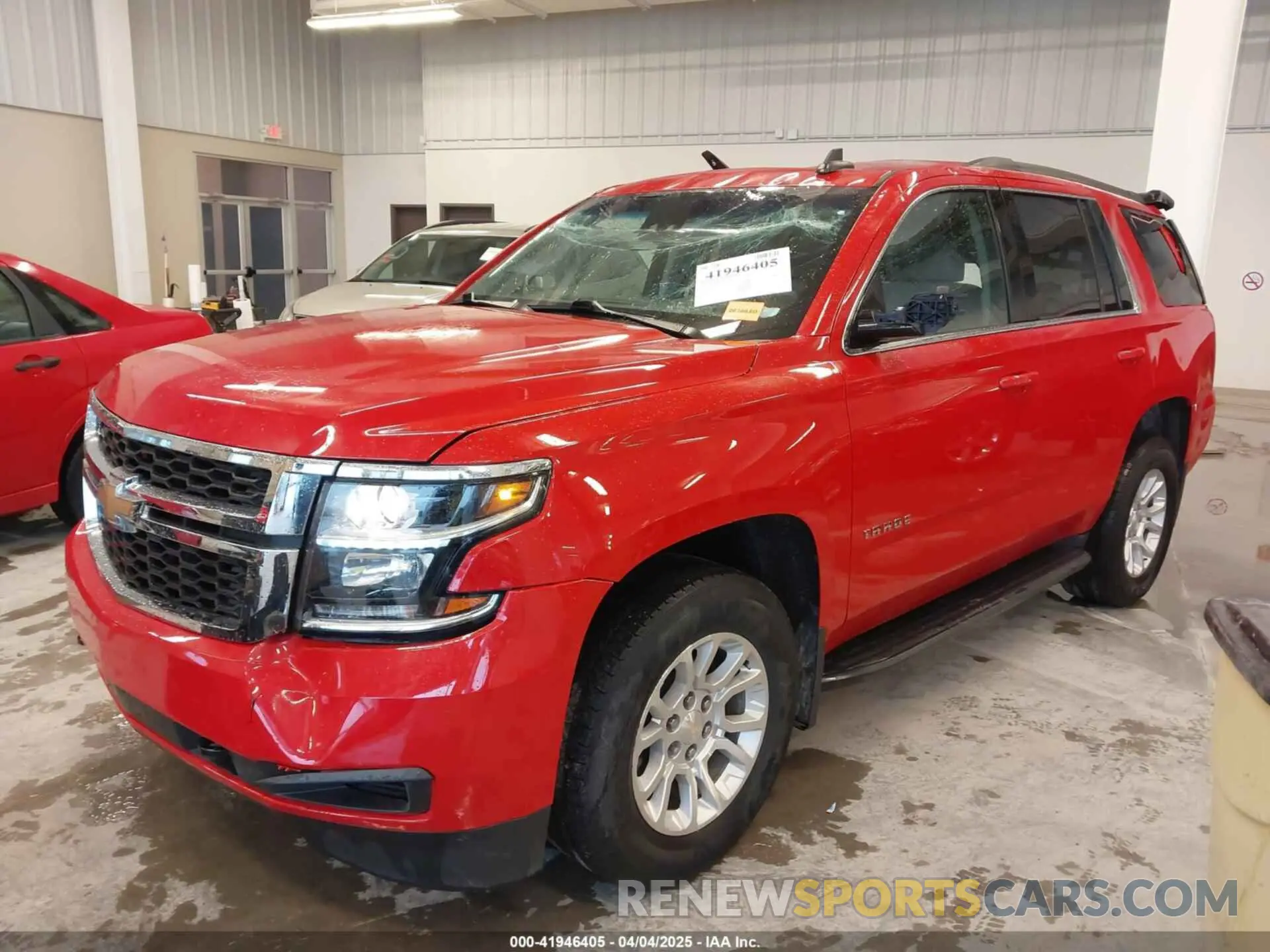 2 fotografías del automóvil dañado 1GNSKAEC4KR331746 CHEVROLET TAHOE 2019