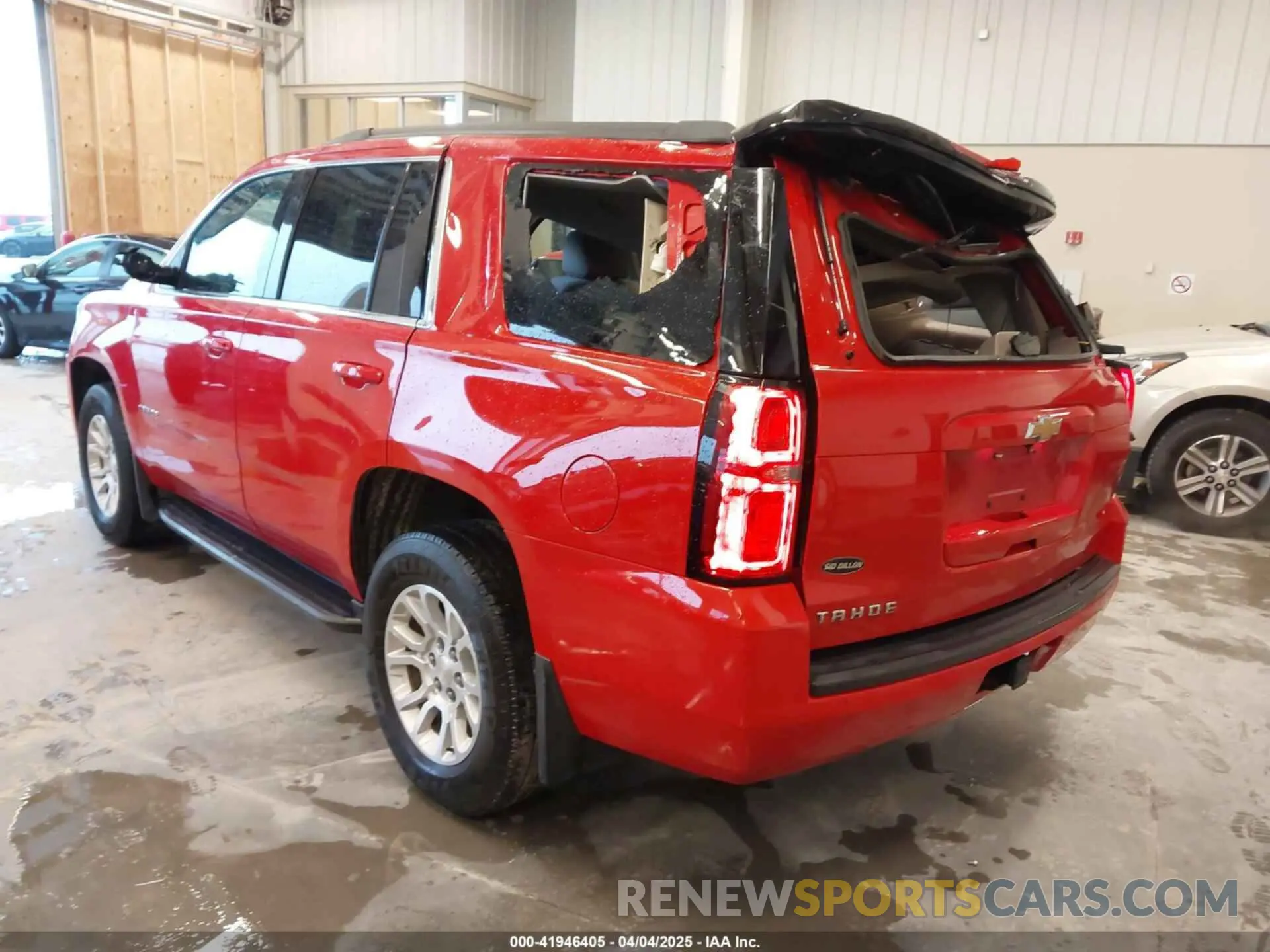 3 fotografías del automóvil dañado 1GNSKAEC4KR331746 CHEVROLET TAHOE 2019