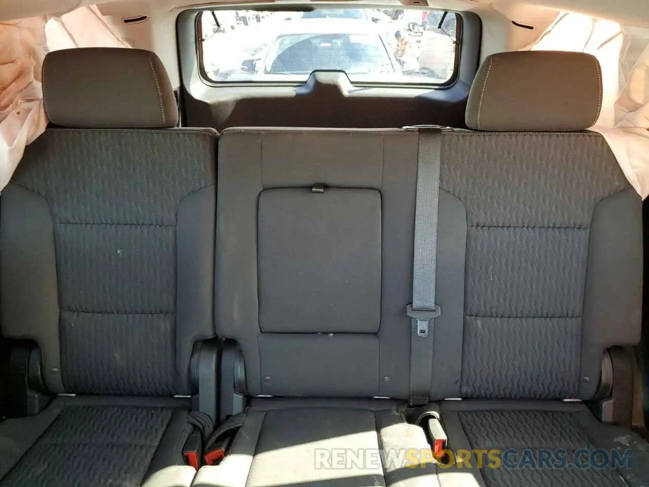10 fotografías del automóvil dañado 1GNSKAKC2KR180071 CHEVROLET TAHOE 2019