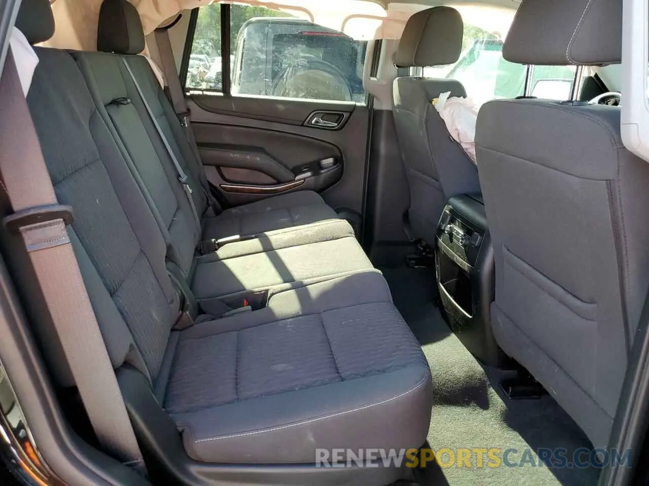 11 fotografías del automóvil dañado 1GNSKAKC2KR180071 CHEVROLET TAHOE 2019