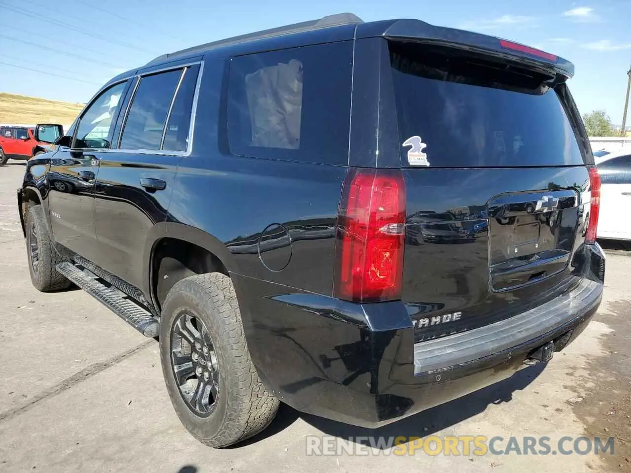2 fotografías del automóvil dañado 1GNSKAKC2KR180071 CHEVROLET TAHOE 2019