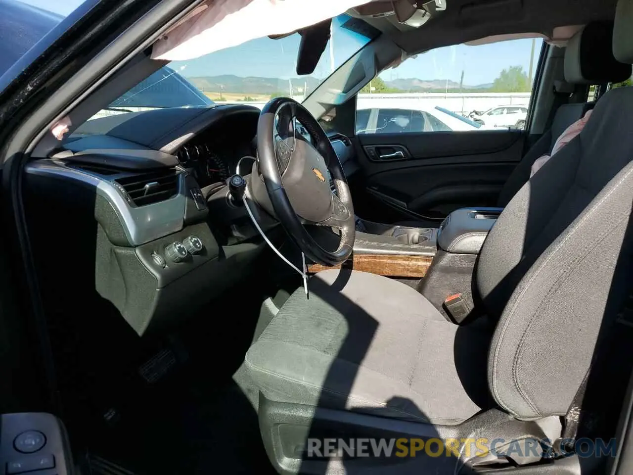 7 fotografías del automóvil dañado 1GNSKAKC2KR180071 CHEVROLET TAHOE 2019