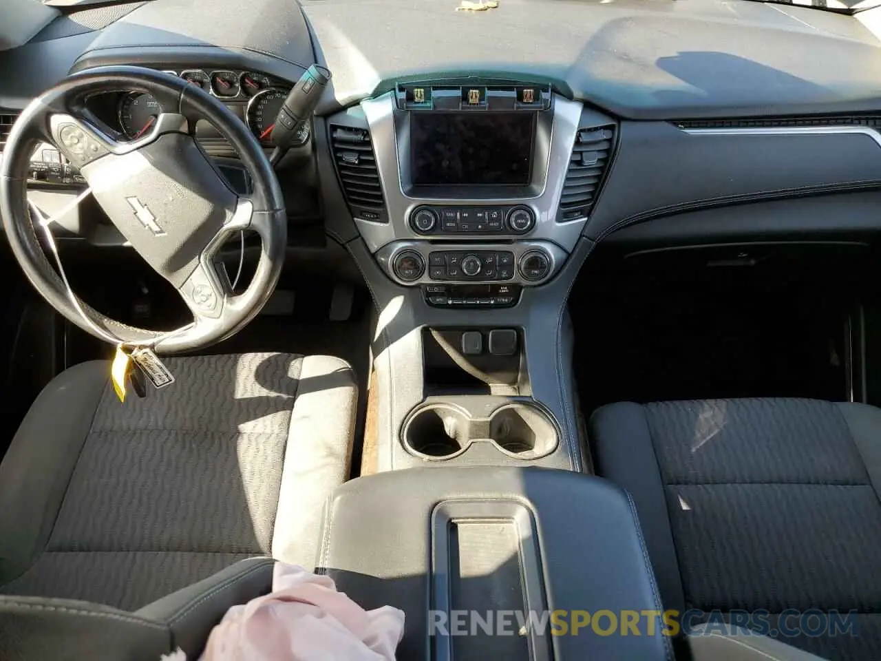 8 fotografías del automóvil dañado 1GNSKAKC2KR180071 CHEVROLET TAHOE 2019
