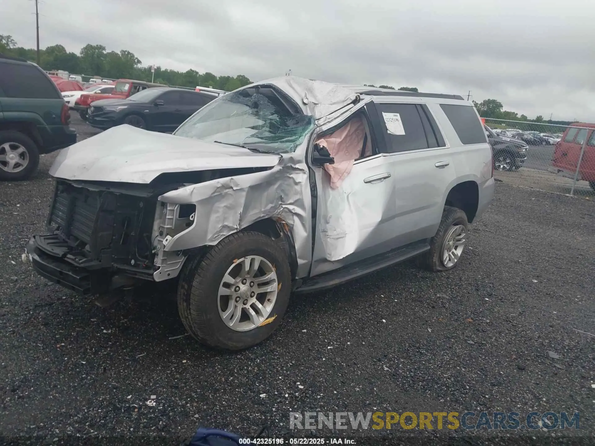 2 fotografías del automóvil dañado 1GNSKAKC2KR185738 CHEVROLET TAHOE 2019