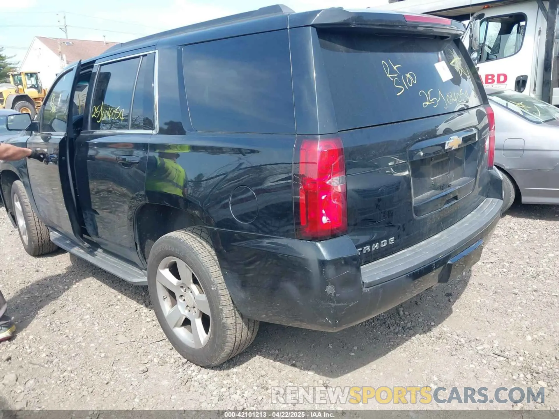 3 fotografías del automóvil dañado 1GNSKAKC3KR145054 CHEVROLET TAHOE 2019
