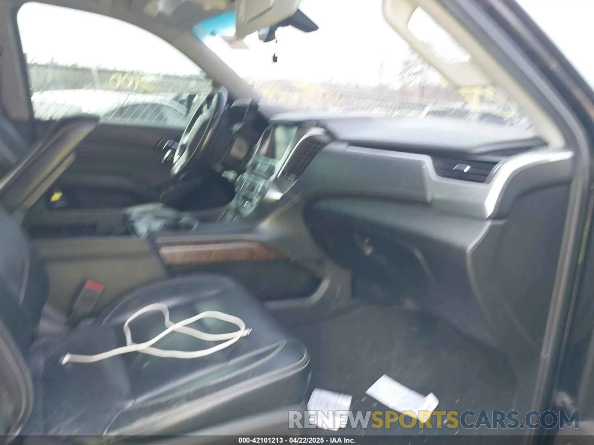 5 fotografías del automóvil dañado 1GNSKAKC3KR145054 CHEVROLET TAHOE 2019