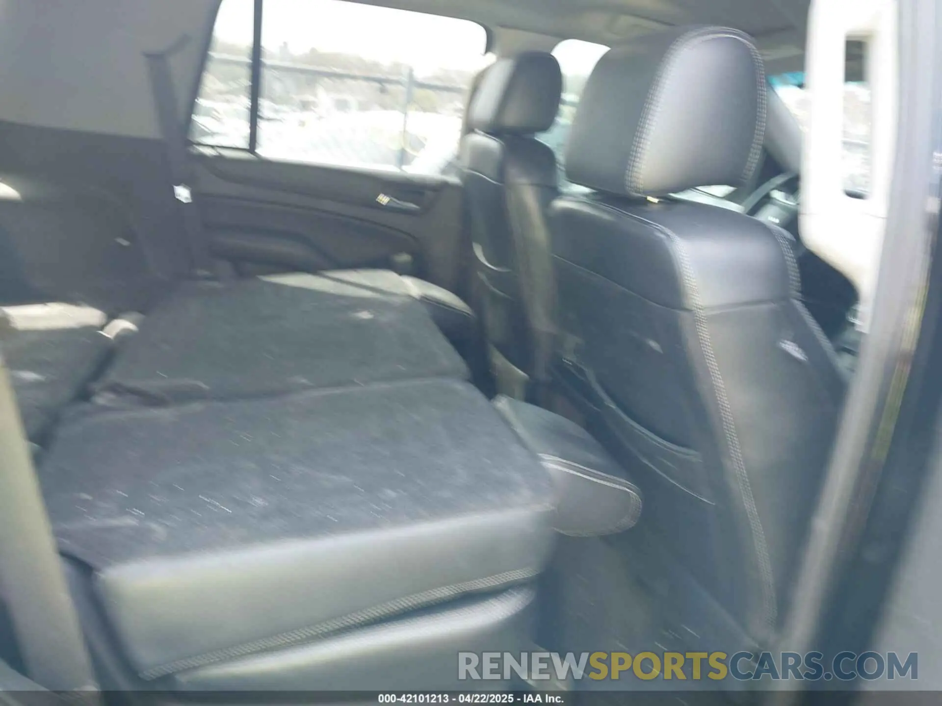 8 fotografías del automóvil dañado 1GNSKAKC3KR145054 CHEVROLET TAHOE 2019