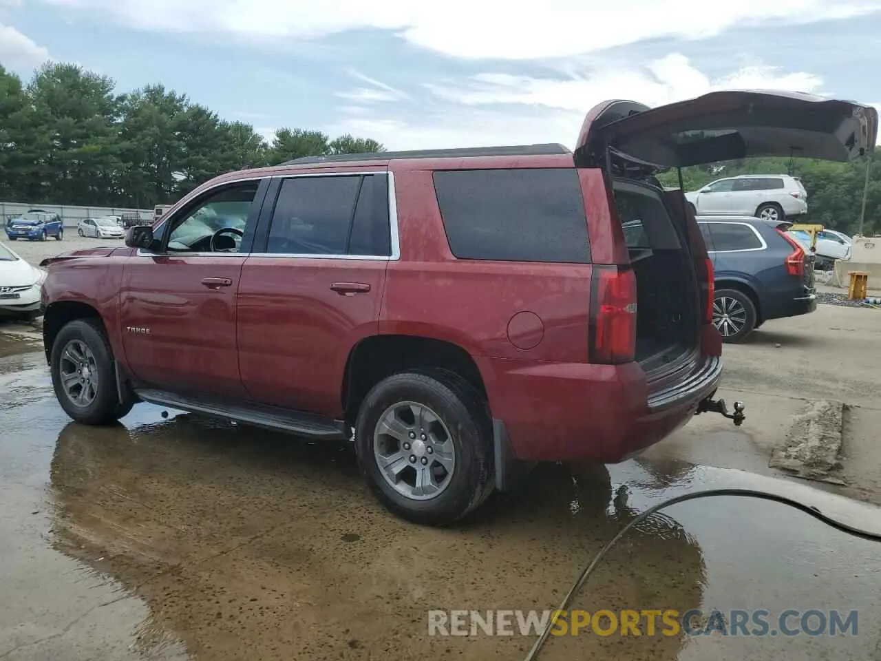 2 fotografías del automóvil dañado 1GNSKAKC4KR139263 CHEVROLET TAHOE 2019