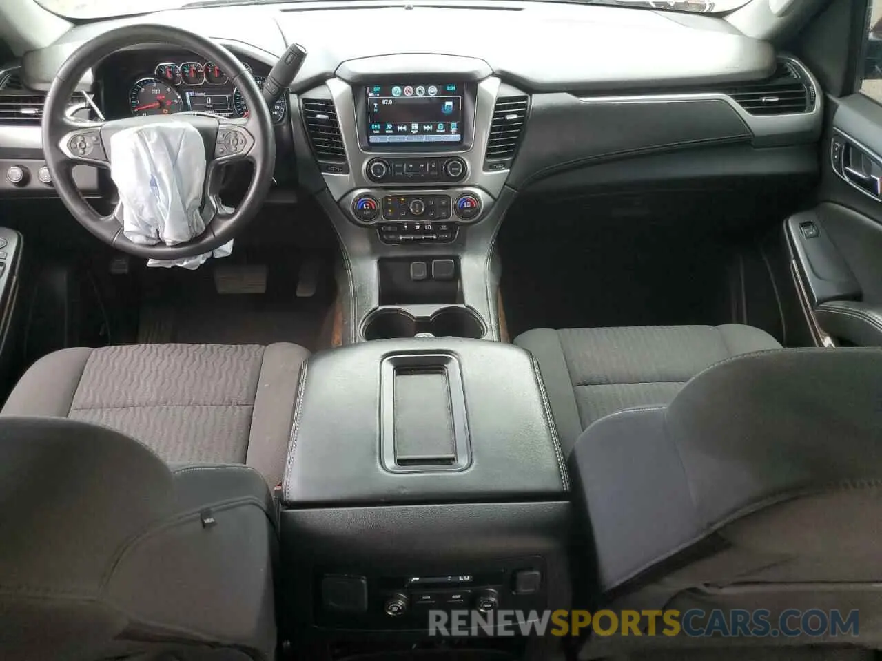 8 fotografías del automóvil dañado 1GNSKAKC4KR139263 CHEVROLET TAHOE 2019