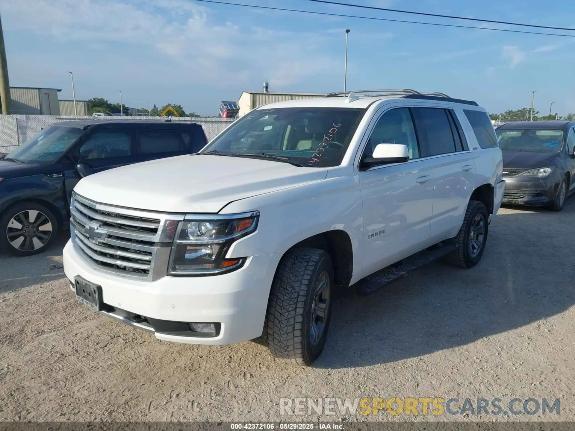 2 fotografías del automóvil dañado 1GNSKBKC2KR253915 CHEVROLET TAHOE 2019