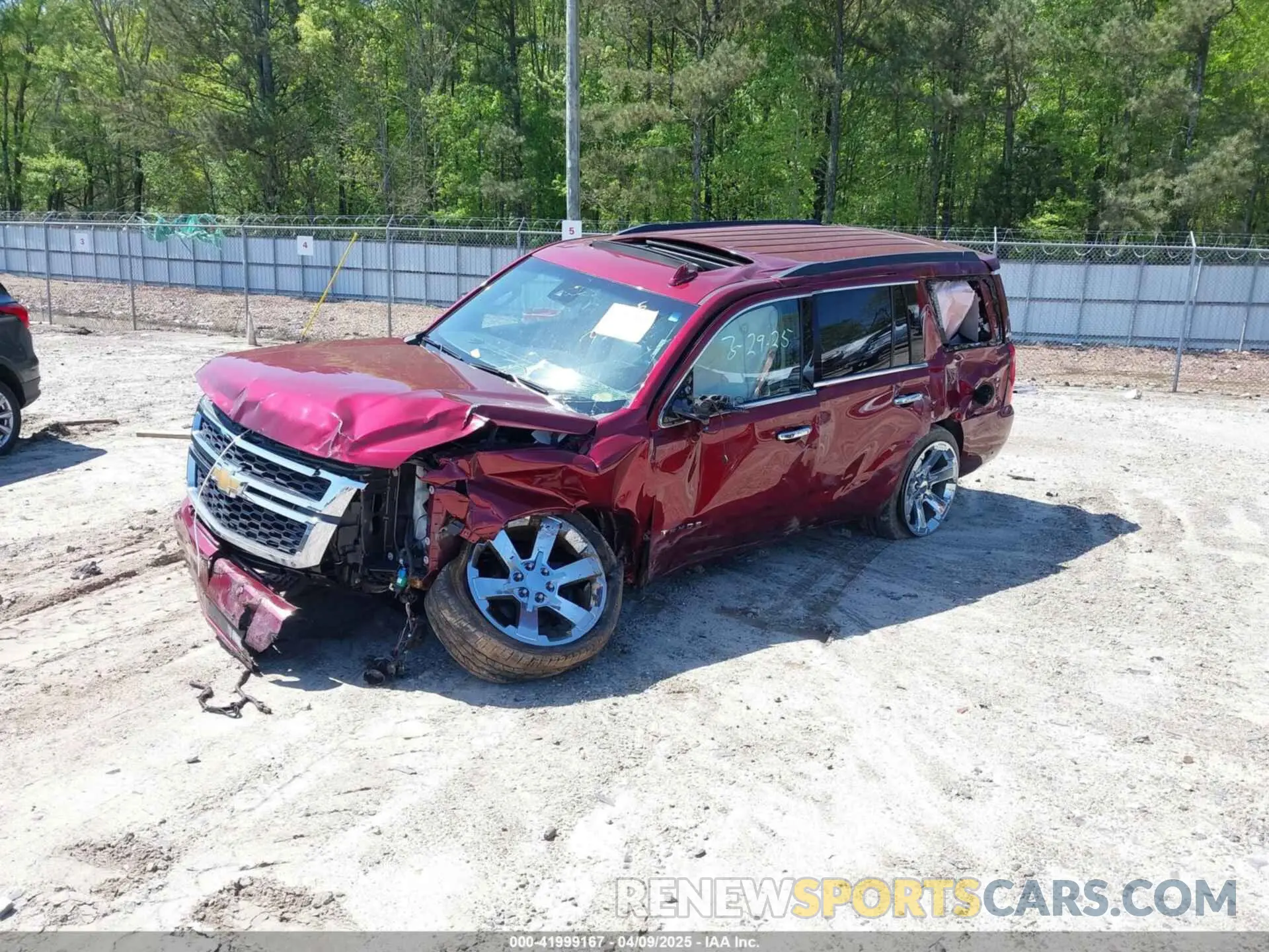 2 fotografías del automóvil dañado 1GNSKBKC2KR338107 CHEVROLET TAHOE 2019