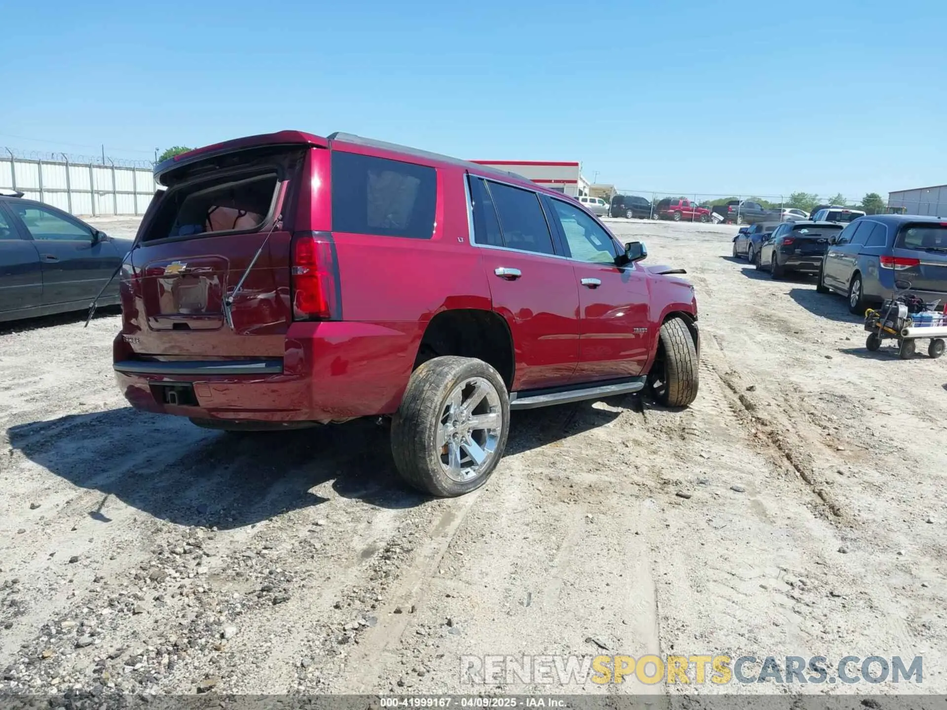 4 fotografías del automóvil dañado 1GNSKBKC2KR338107 CHEVROLET TAHOE 2019
