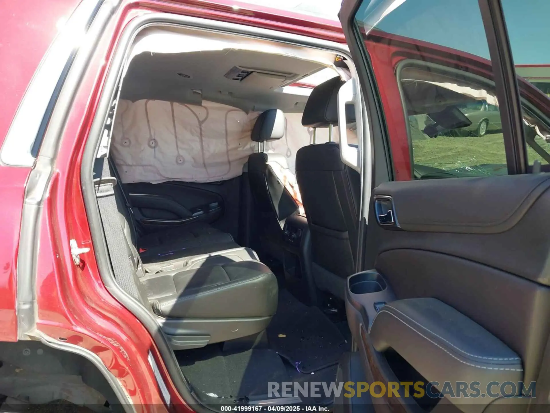 8 fotografías del automóvil dañado 1GNSKBKC2KR338107 CHEVROLET TAHOE 2019