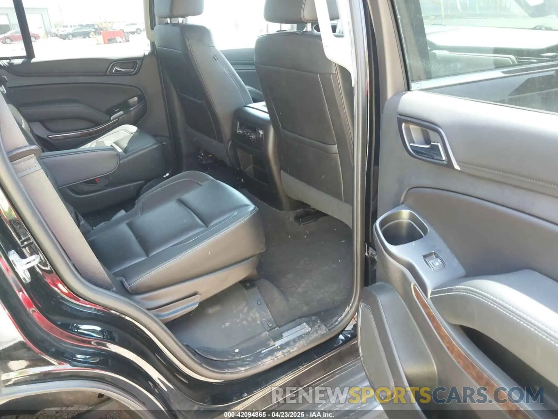 8 fotografías del automóvil dañado 1GNSKBKC3KR109743 CHEVROLET TAHOE 2019