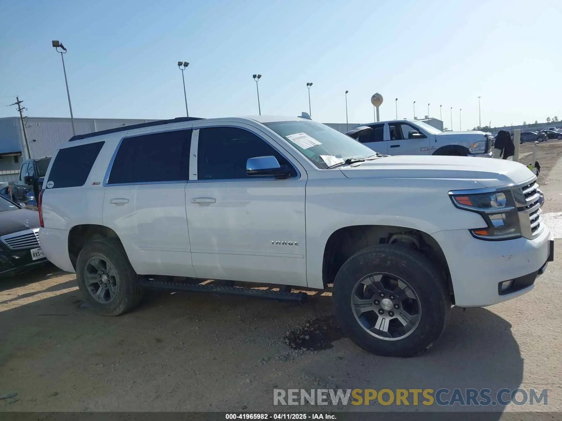 13 fotografías del automóvil dañado 1GNSKBKC3KR265748 CHEVROLET TAHOE 2019
