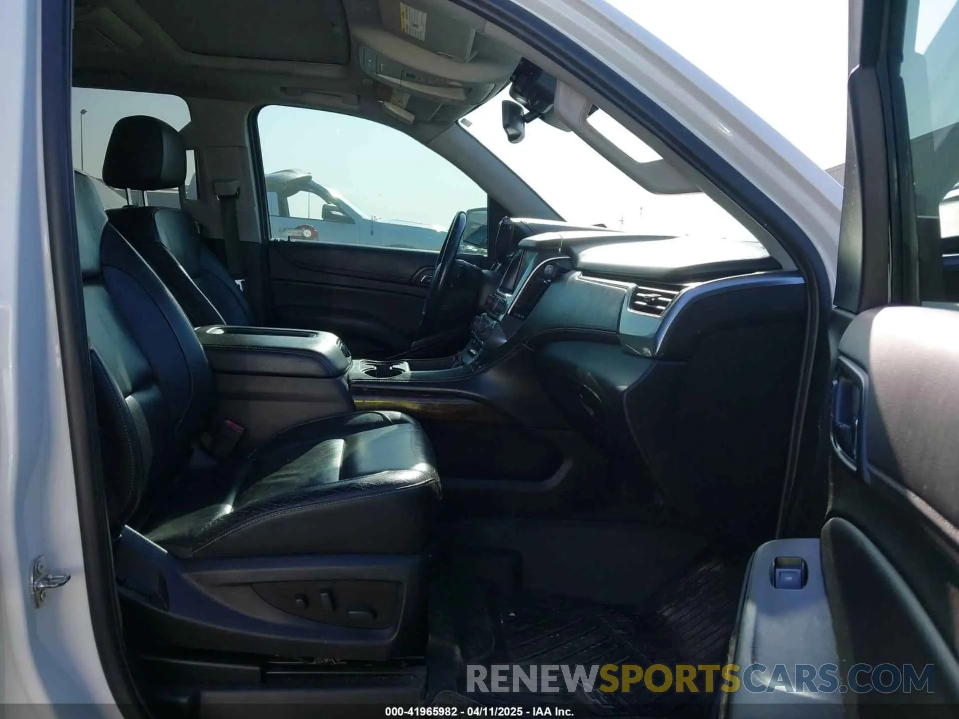 5 fotografías del automóvil dañado 1GNSKBKC3KR265748 CHEVROLET TAHOE 2019