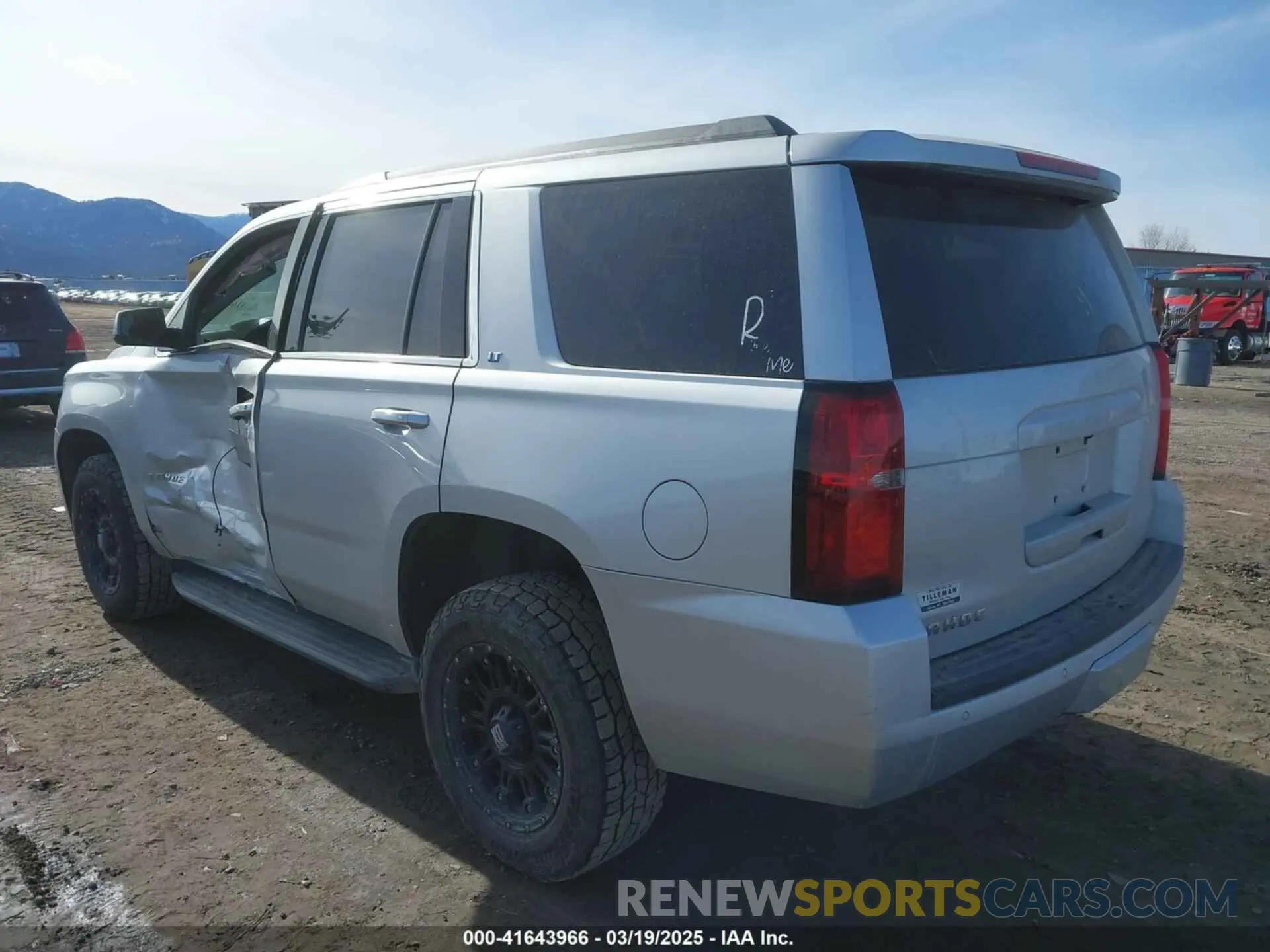 3 fotografías del automóvil dañado 1GNSKBKC4KR388622 CHEVROLET TAHOE 2019