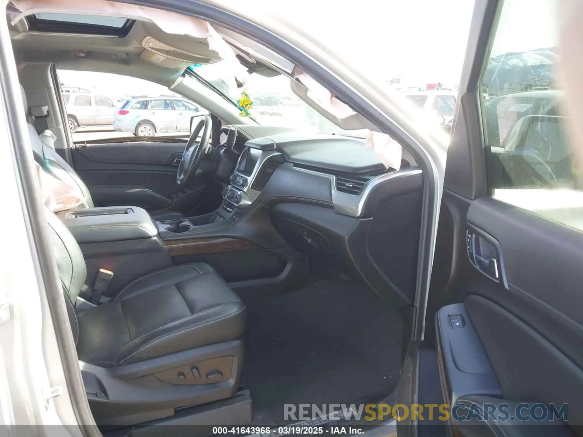 5 fotografías del automóvil dañado 1GNSKBKC4KR388622 CHEVROLET TAHOE 2019