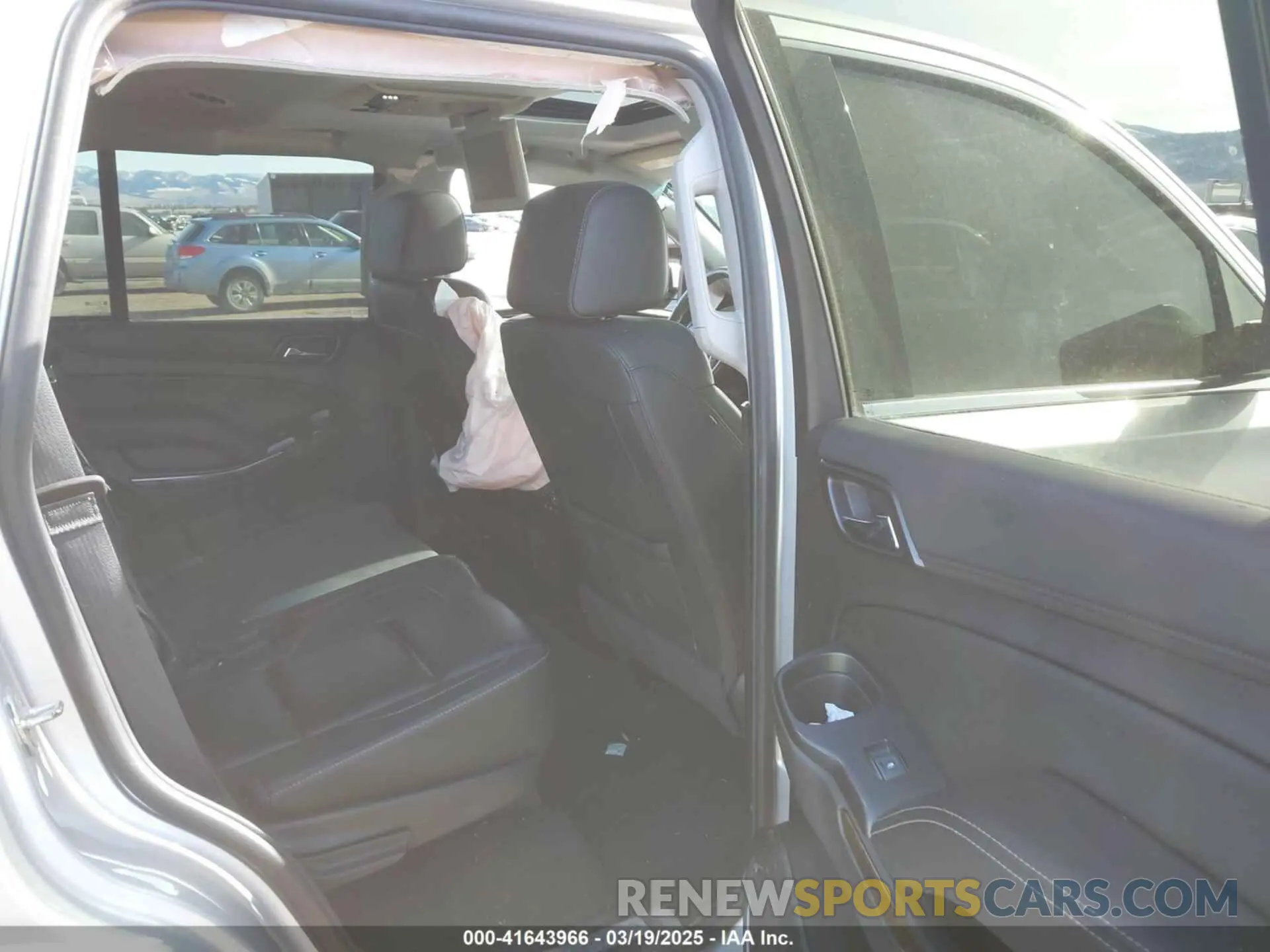 8 fotografías del automóvil dañado 1GNSKBKC4KR388622 CHEVROLET TAHOE 2019