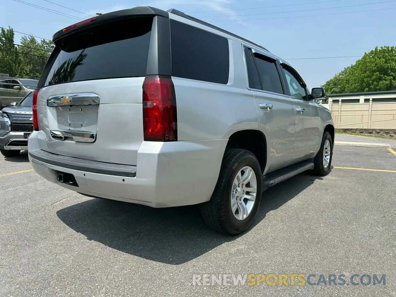 3 fotografías del automóvil dañado 1GNSKBKC5KR127144 CHEVROLET TAHOE 2019
