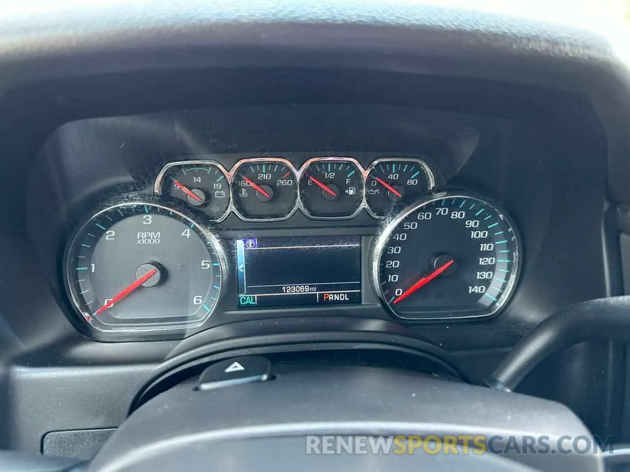 6 fotografías del automóvil dañado 1GNSKBKC5KR127144 CHEVROLET TAHOE 2019