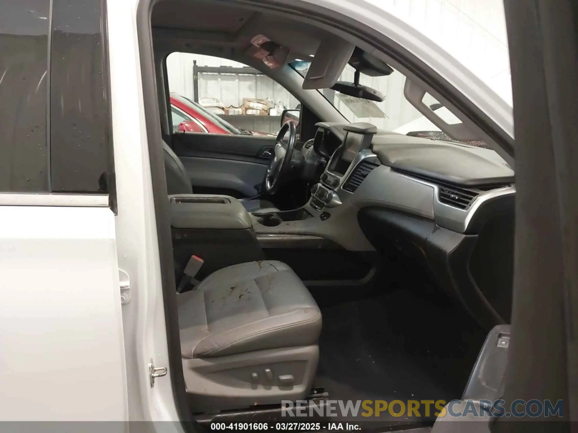 5 fotografías del automóvil dañado 1GNSKBKC5KR280204 CHEVROLET TAHOE 2019
