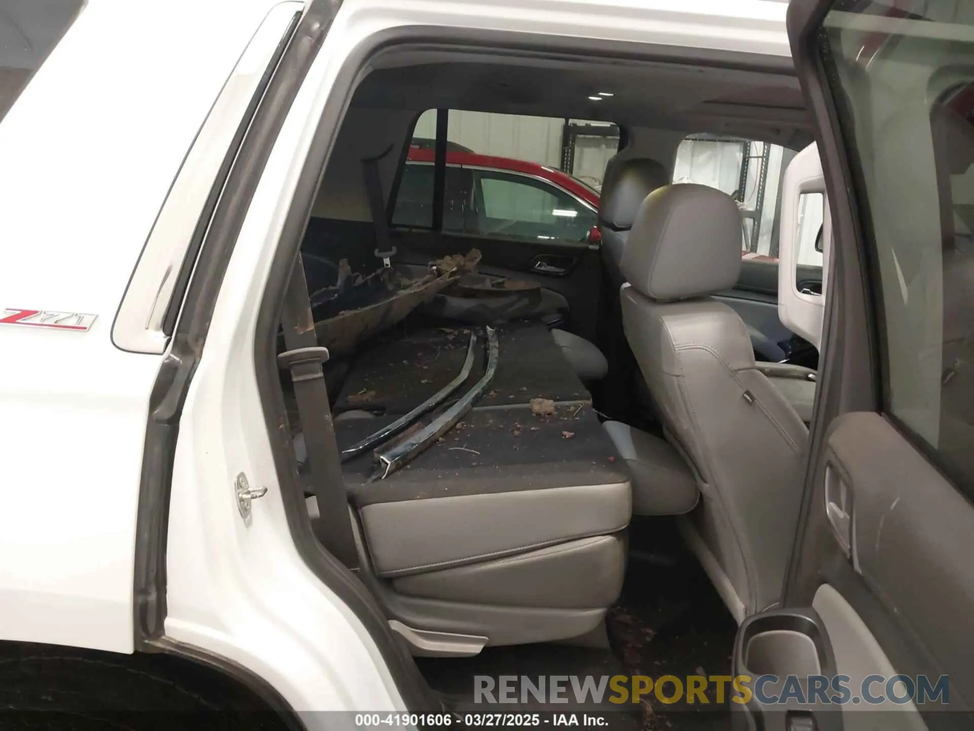 8 fotografías del automóvil dañado 1GNSKBKC5KR280204 CHEVROLET TAHOE 2019