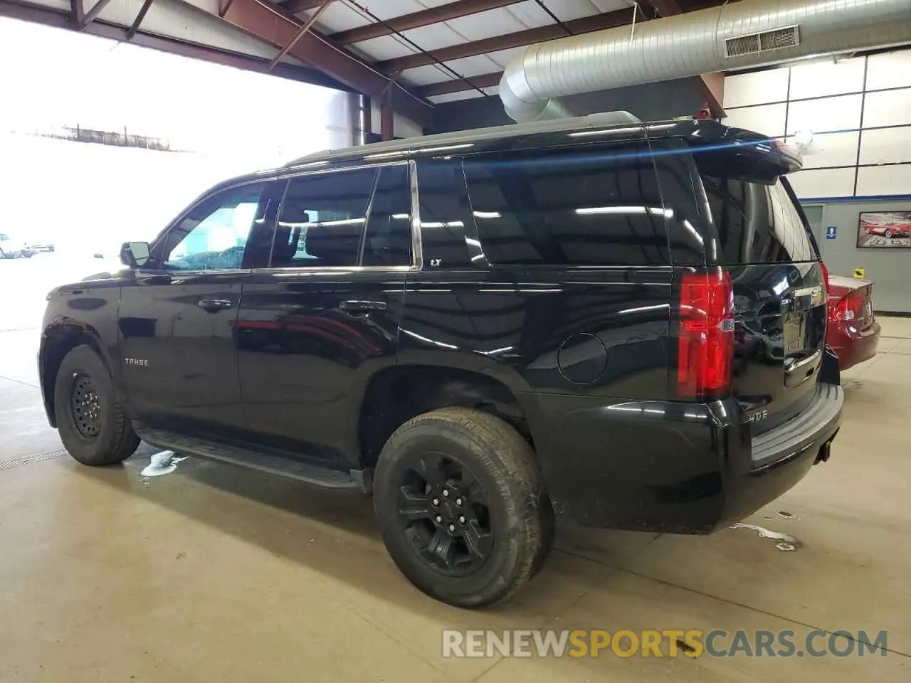 2 fotografías del automóvil dañado 1GNSKBKC6KR123068 CHEVROLET TAHOE 2019