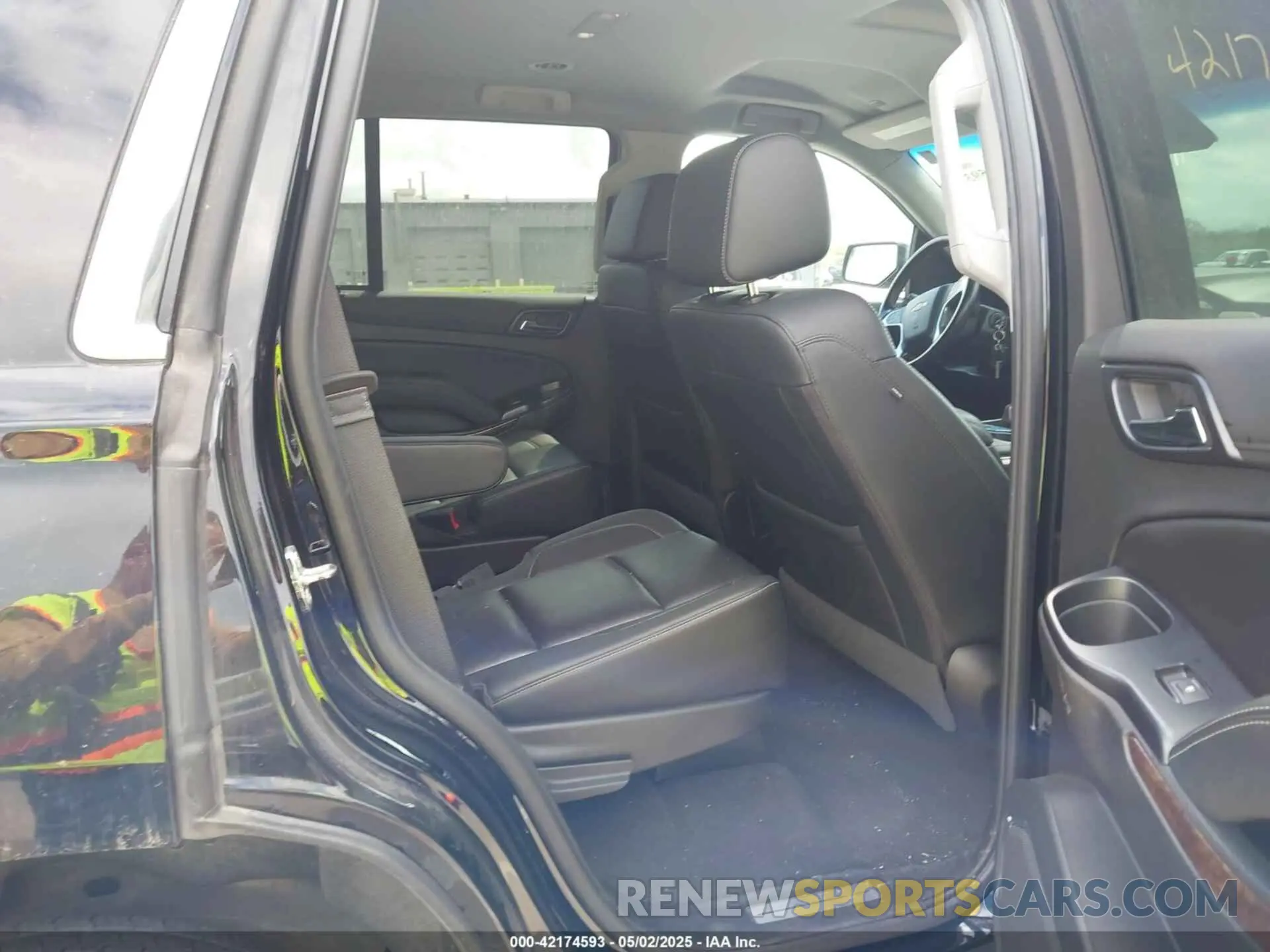8 fotografías del automóvil dañado 1GNSKBKC6KR266831 CHEVROLET TAHOE 2019