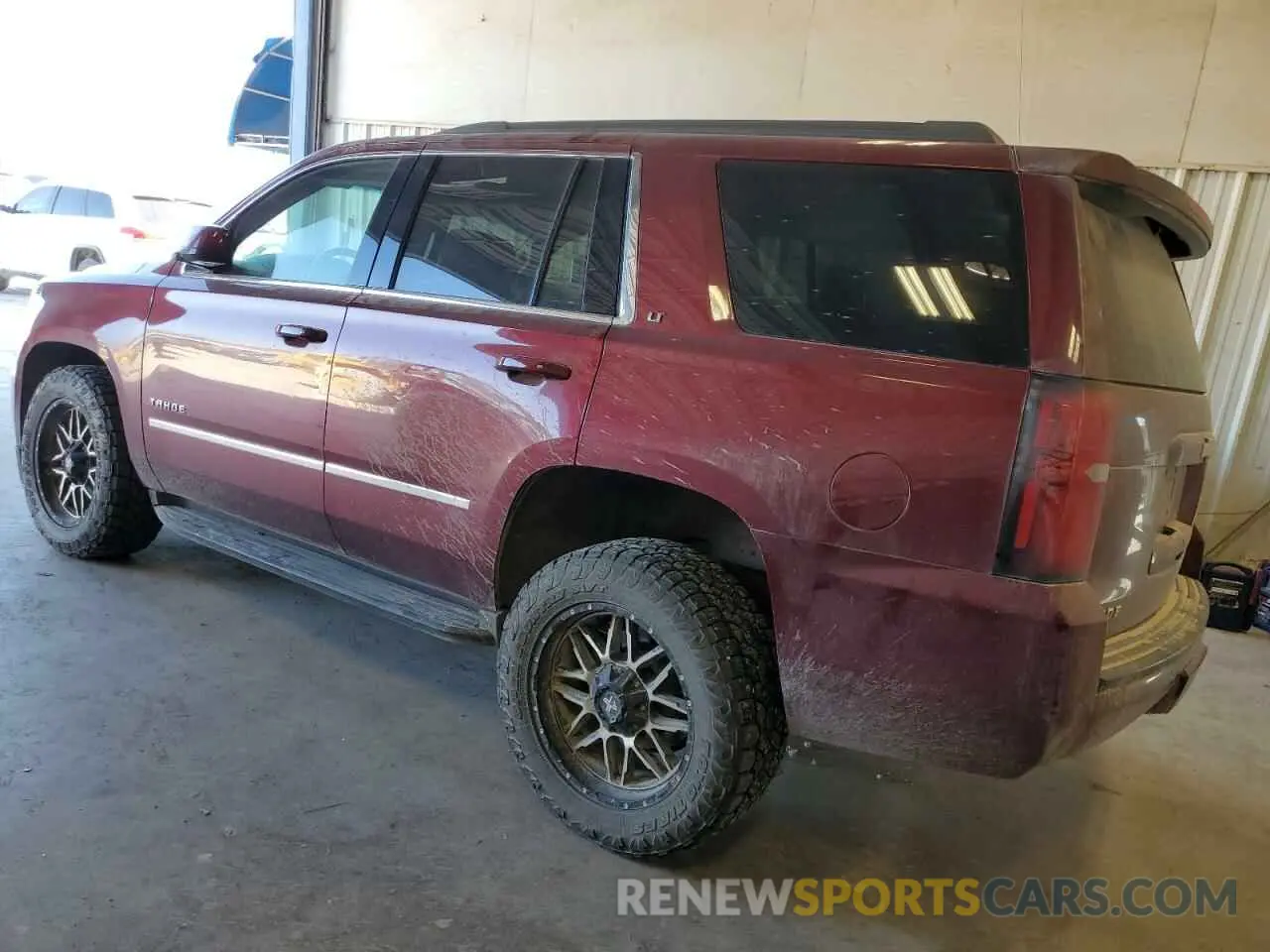 2 fotografías del automóvil dañado 1GNSKBKC7KR404750 CHEVROLET TAHOE 2019
