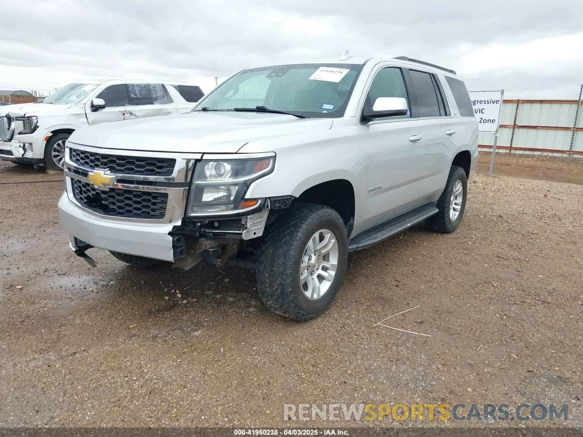 2 fotografías del automóvil dañado 1GNSKBKC9KR158798 CHEVROLET TAHOE 2019
