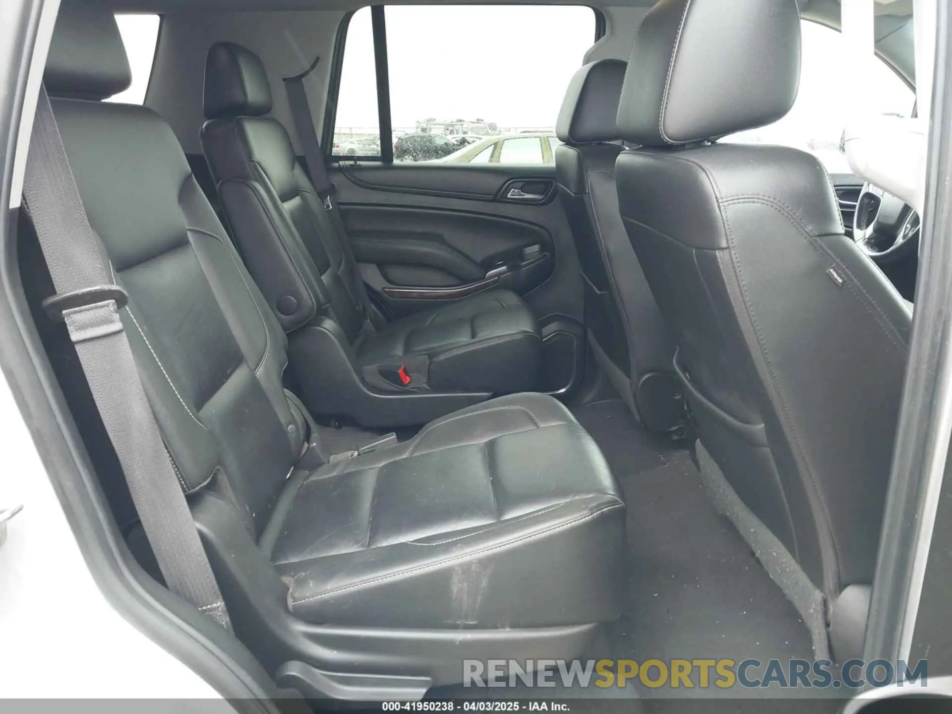 8 fotografías del automóvil dañado 1GNSKBKC9KR158798 CHEVROLET TAHOE 2019