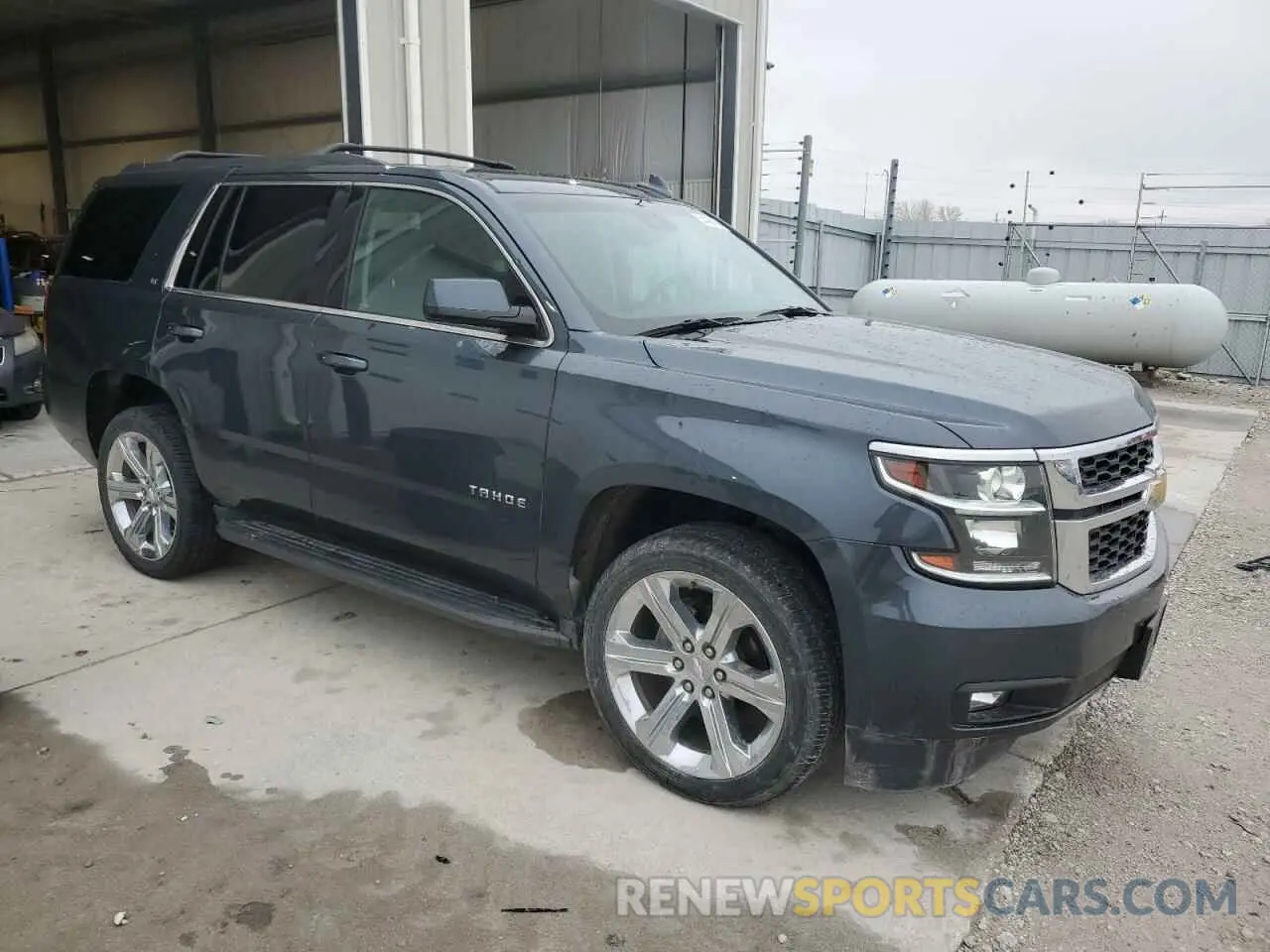 4 fotografías del automóvil dañado 1GNSKBKCXKR212450 CHEVROLET TAHOE 2019