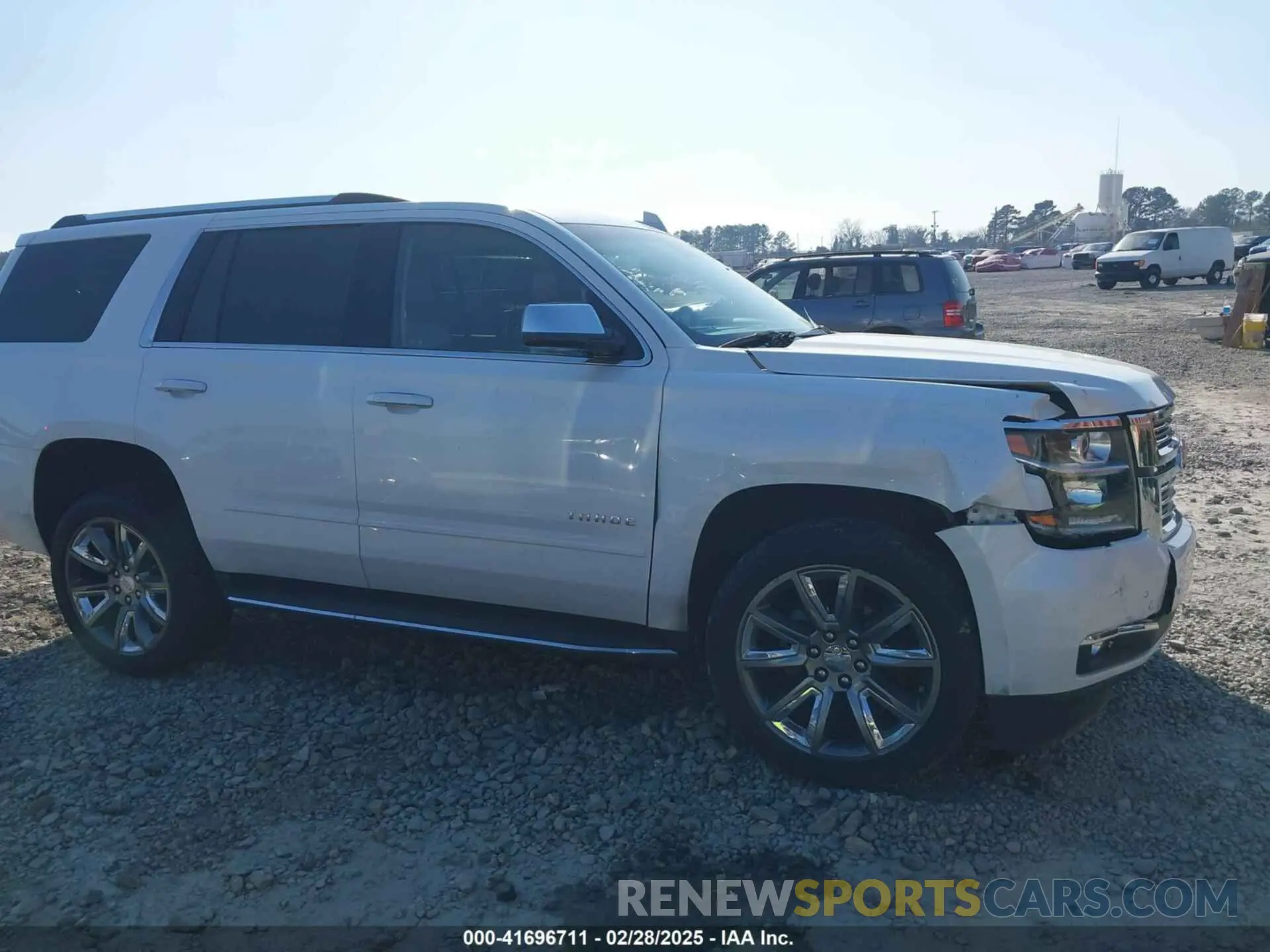 13 fotografías del automóvil dañado 1GNSKCKC0KR315527 CHEVROLET TAHOE 2019