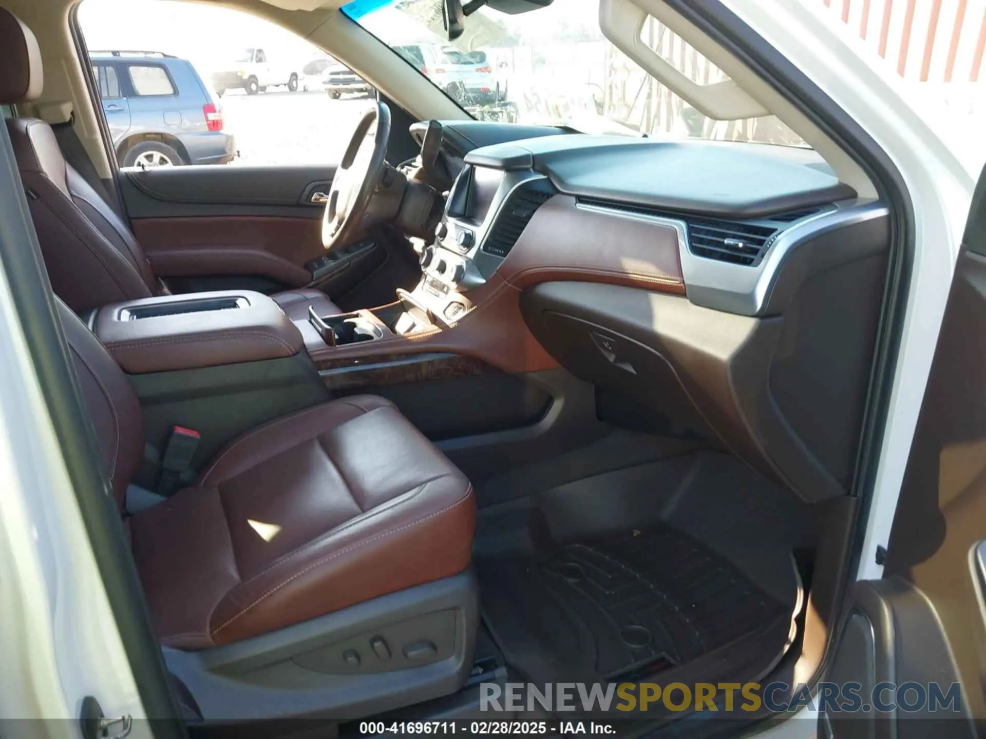 5 fotografías del automóvil dañado 1GNSKCKC0KR315527 CHEVROLET TAHOE 2019