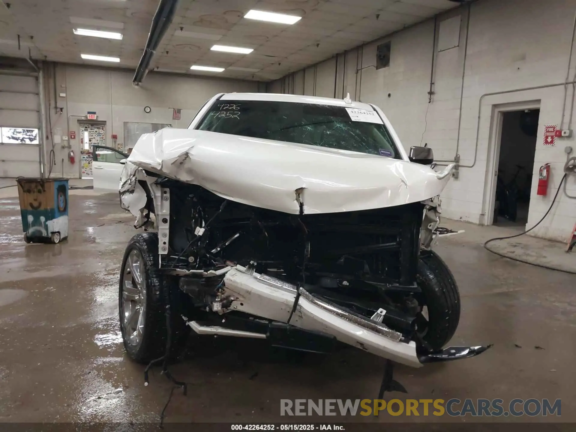12 fotografías del automóvil dañado 1GNSKCKC3KR183072 CHEVROLET TAHOE 2019